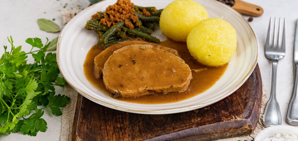 schweinebraten-mit-leckerer-sosse